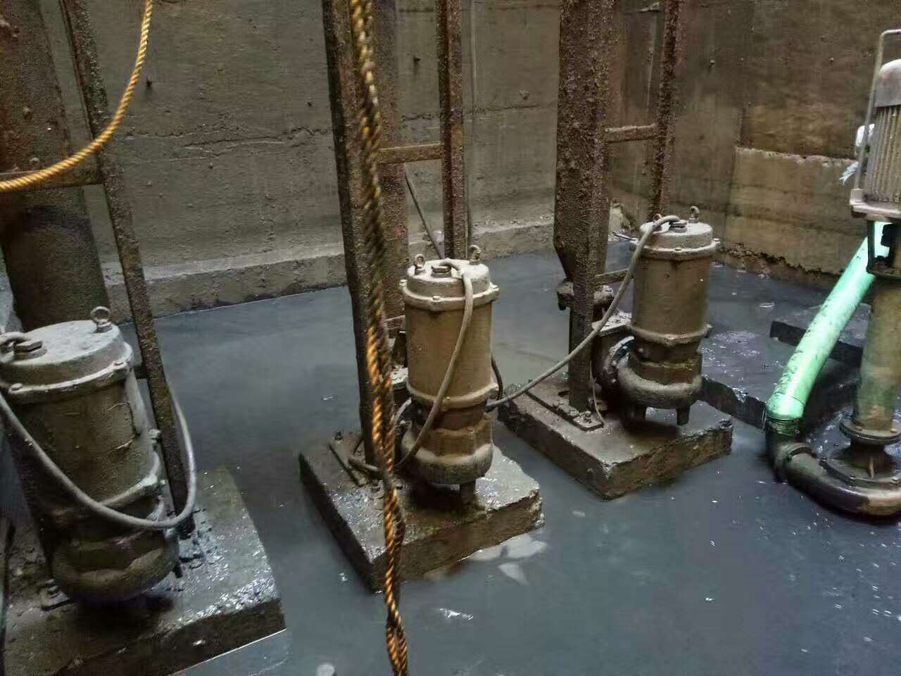 沾益污水池清理