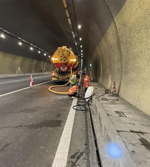 沾益隧道排水渠清淤